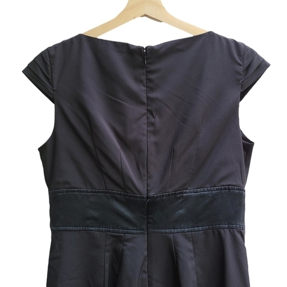 Beautiful Adrianna Papell Black Dress with Pleated Neckline Detail, Size Small - Picture 5 of 10